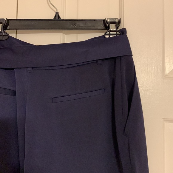 Like new loft wide leg crop pleated trousers w/ sash tie at waist. Dry-cleaned - Picture 6 of 9